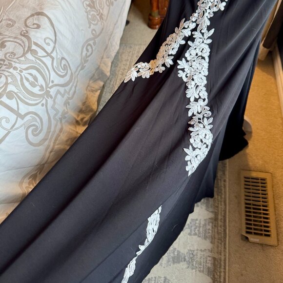 NWT Bebe Black w White Lace Formal Maxi Gown Mesh Cutouts Train - Picture 8 of 15